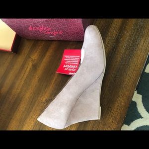 Women’s size 8 wedge heel. Brand new!